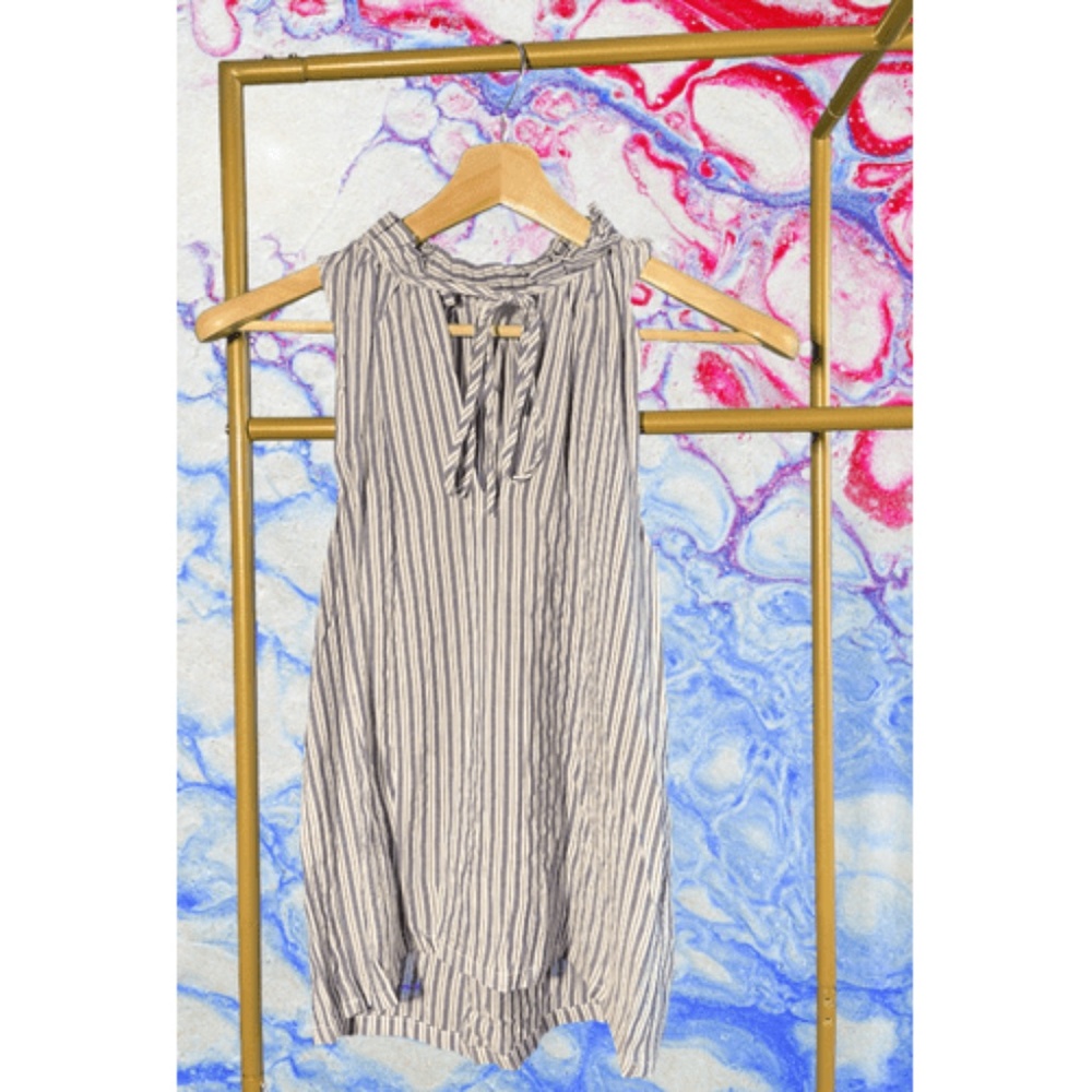 HEROES & DREAMERS WHITE AND BLUE TOP